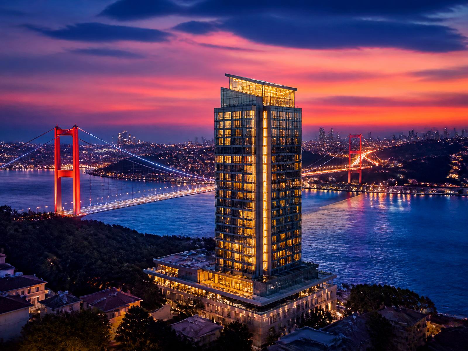 Renaissance Istanbul Polat Bosphorus Hotel ve Boğaz manzarası